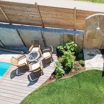 Gartengestaltung Sitzecke Pool Dusche Naturmaterialien